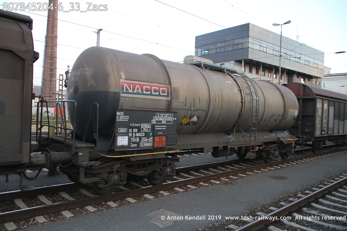 807845204-6_33_Zacs.JPG